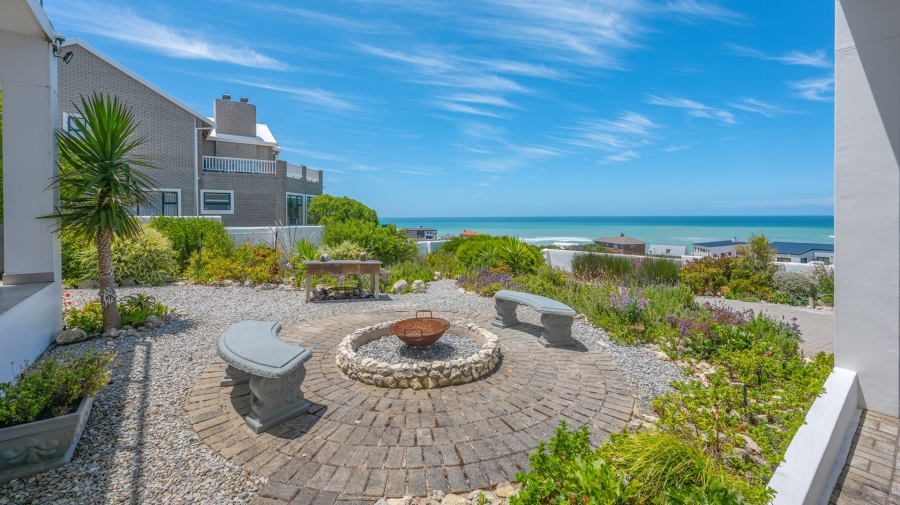 4 Bedroom Property for Sale in Oceanview Heights Western Cape